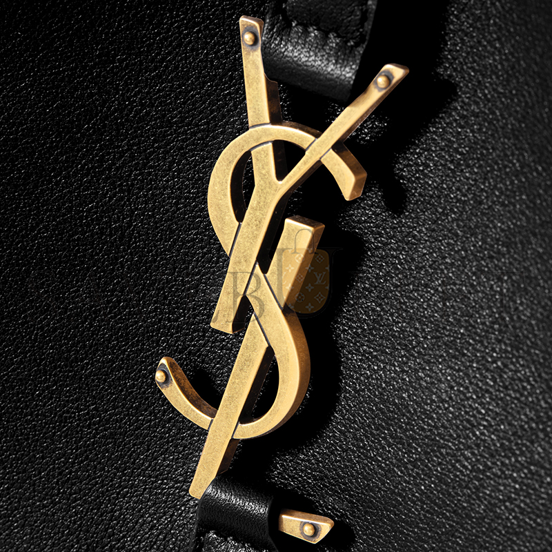 YSL LE 5 À 7 SUPPLE CROSSBODY IN GRAINED LEATHER A0021IAAAUQ1000 (23*22.5*8.5cm)